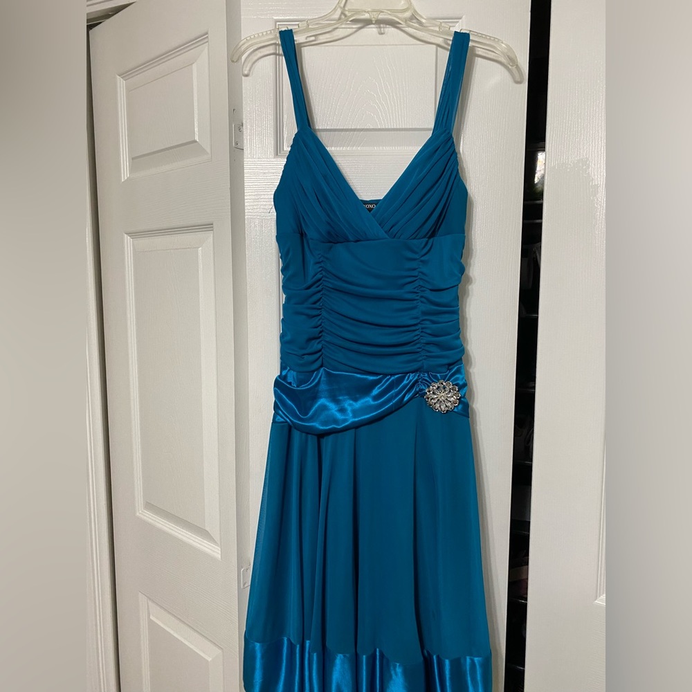 This is a teal semi formal dress by xoxo in a size large.